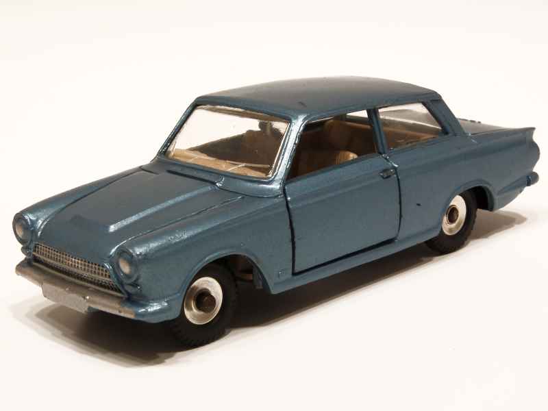 Dinky toys ford cortina #2