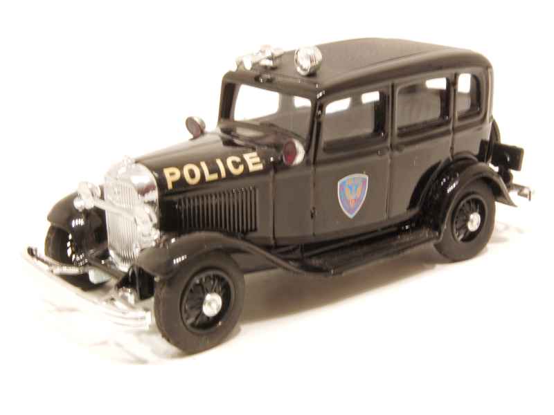 Coll 13409 Ford Fordor V8 Police USA 1932