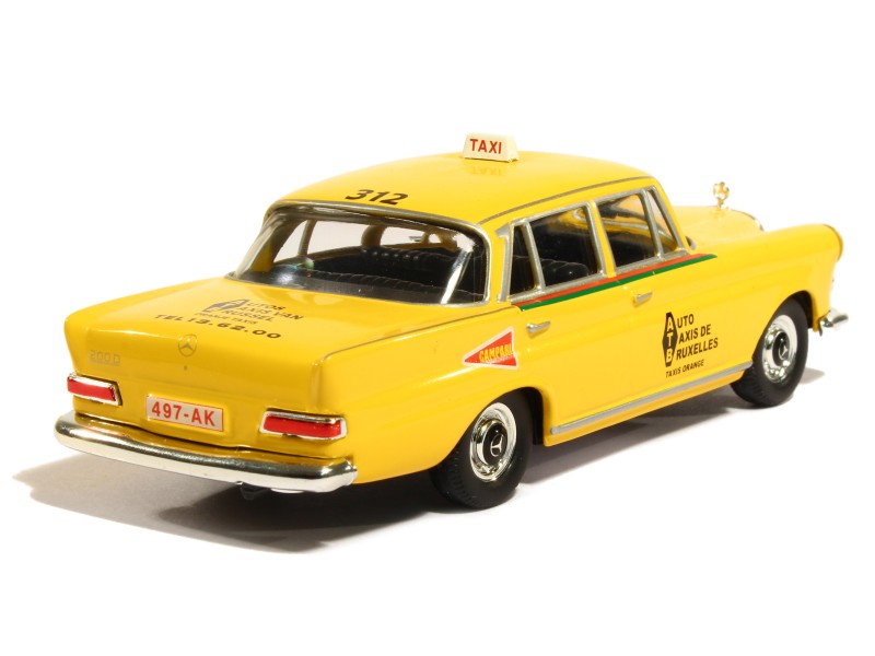 Coll 15765 Mercedes 200D Taxi Bruxelles 1962